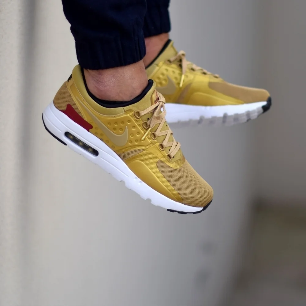 Nike Air Max Zero Metallic Gold Sneakers Running Shoes! Men's Sz. 13! 789695-700